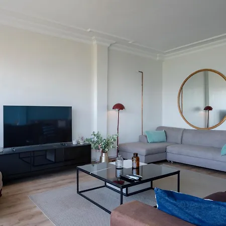 Bosphorus View With 3 Bedrooms - 2 Bathrooms - Super Location * Provincia di Istanbul
