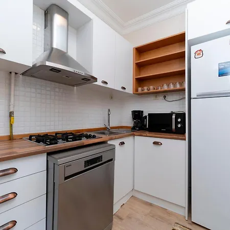 Bosphorus View With 3 Bedrooms - 2 Bathrooms - Super Location * 伊斯坦布尔