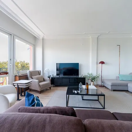 Bosphorus View With 3 Bedrooms - 2 Bathrooms - Super Location Appartamento