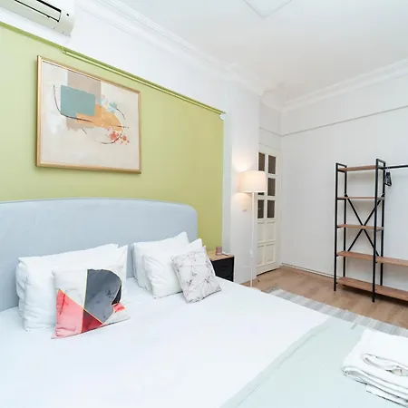 Bosphorus View With 3 Bedrooms - 2 Bathrooms - Super Location * 伊斯坦布尔