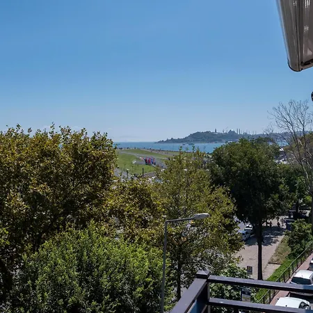 Bosphorus View With 3 Bedrooms - 2 Bathrooms - Super Location Appartamento