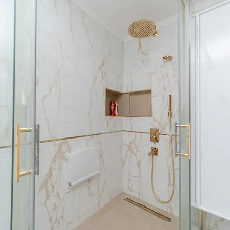 Bosphorus View With 3 Bedrooms - 2 Bathrooms - Super Location * 伊斯坦布尔